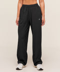 gymshark-everyday-woven-straight-leg-joggers-pants-black-aw25
