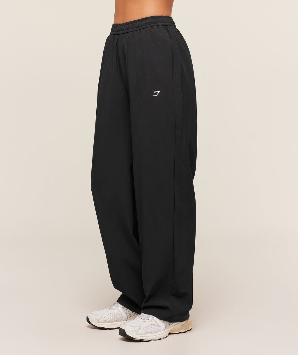 gymshark-everyday-woven-straight-leg-joggers-pants-black-aw25