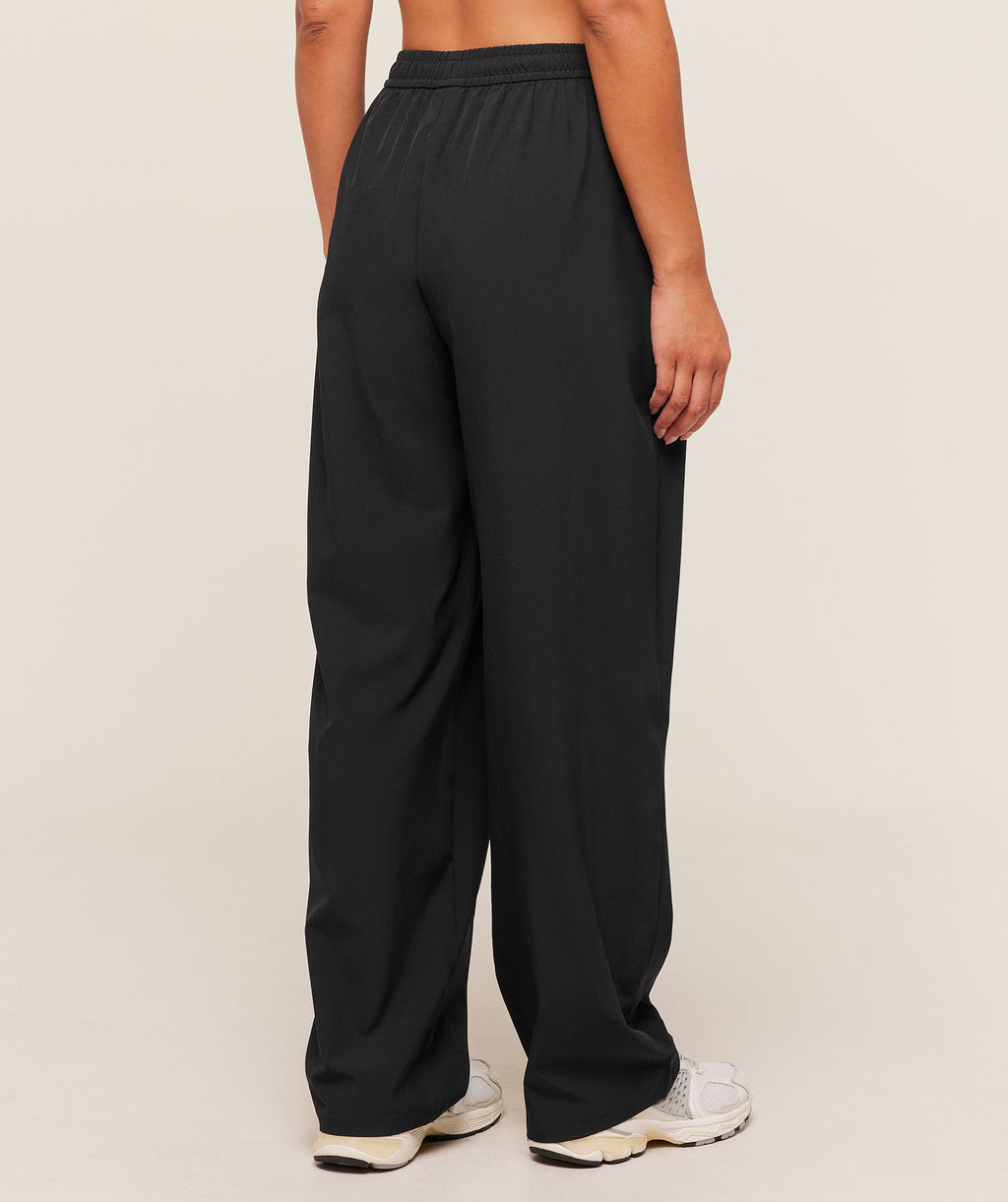 gymshark-everyday-woven-straight-leg-joggers-pants-black-aw25