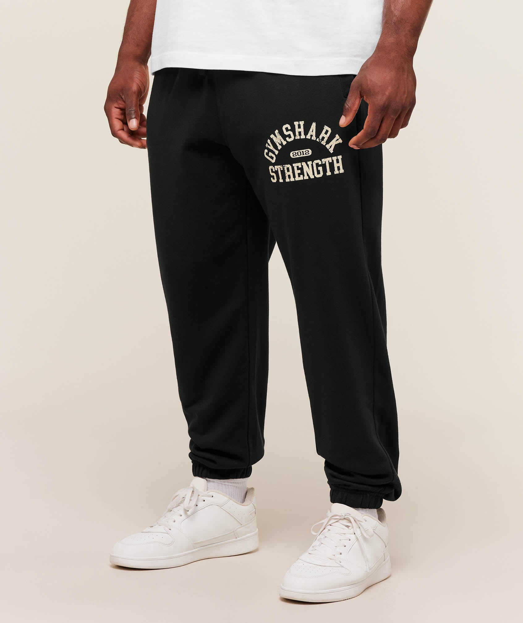 gymshark-2012-strength-joggers-pants-black-aw25