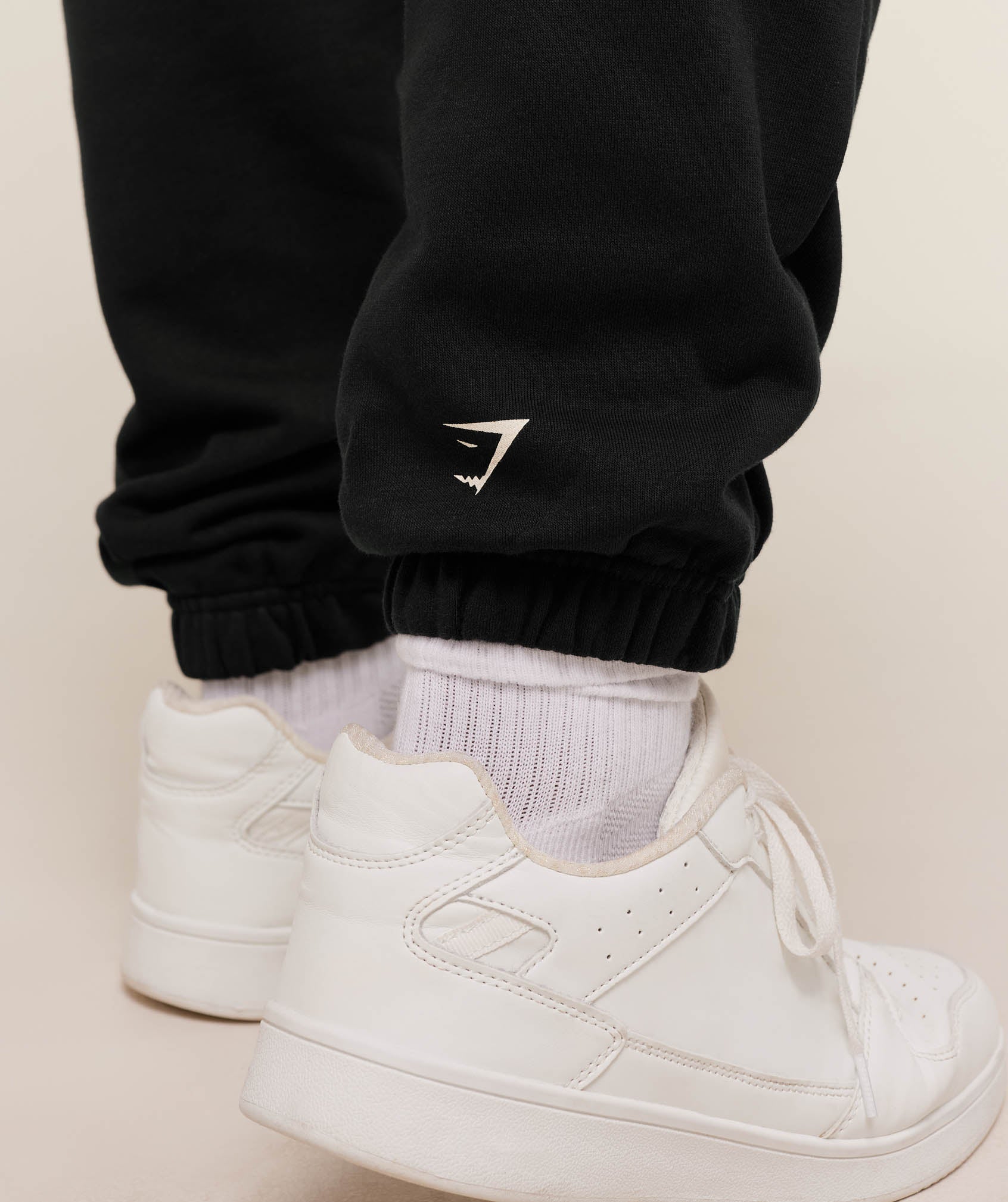 gymshark-2012-strength-joggers-pants-black-aw25