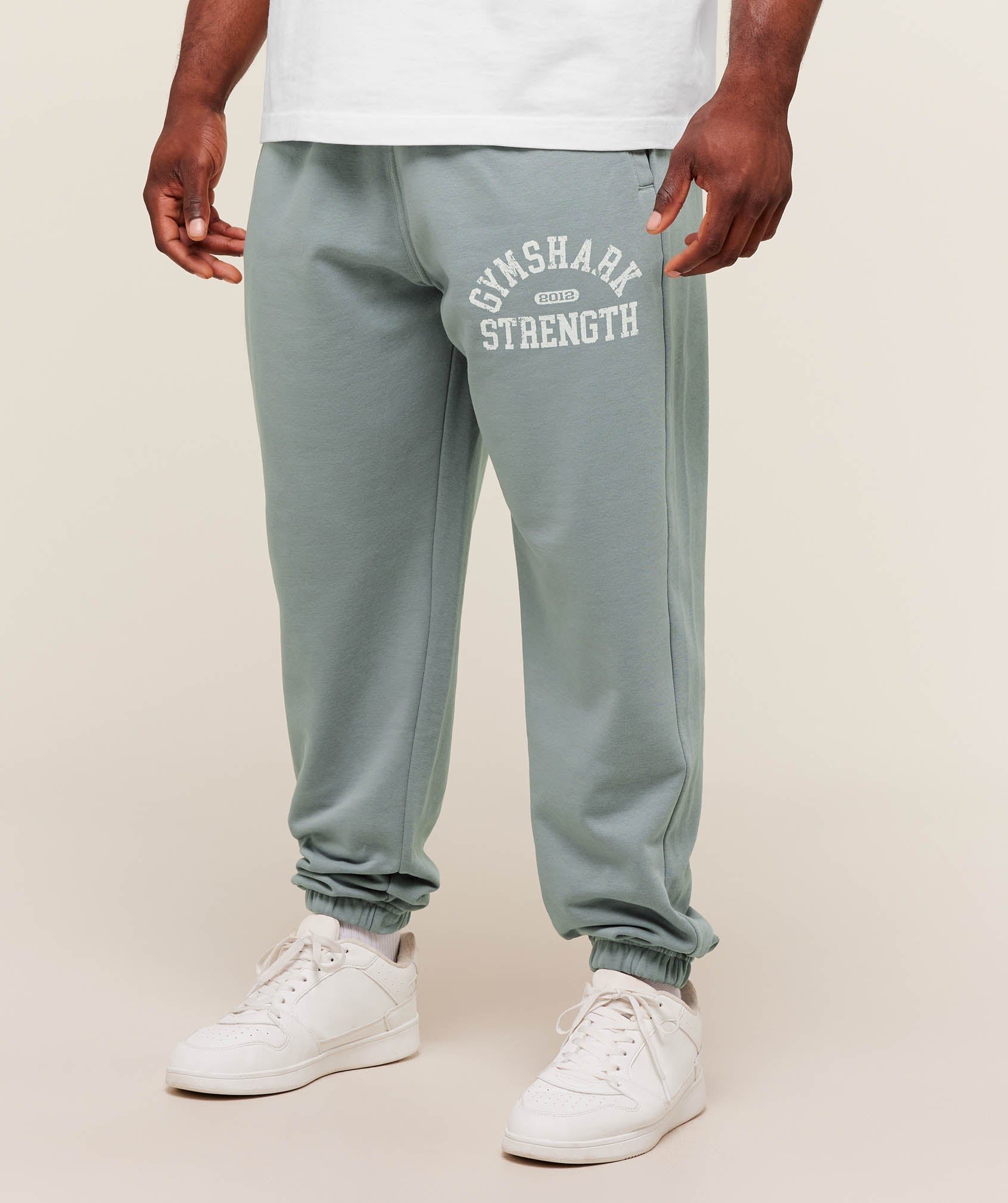 gymshark-2012-strength-joggers-pants-grey-aw25