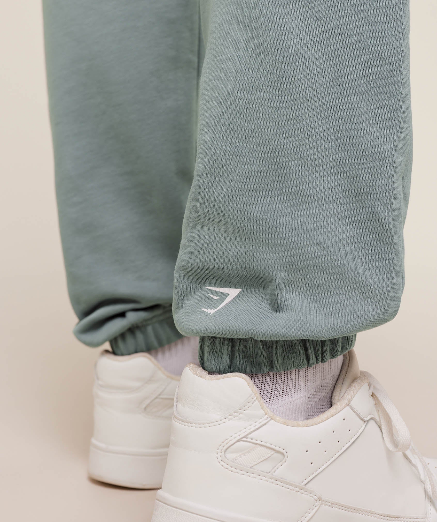 gymshark-2012-strength-joggers-pants-grey-aw25