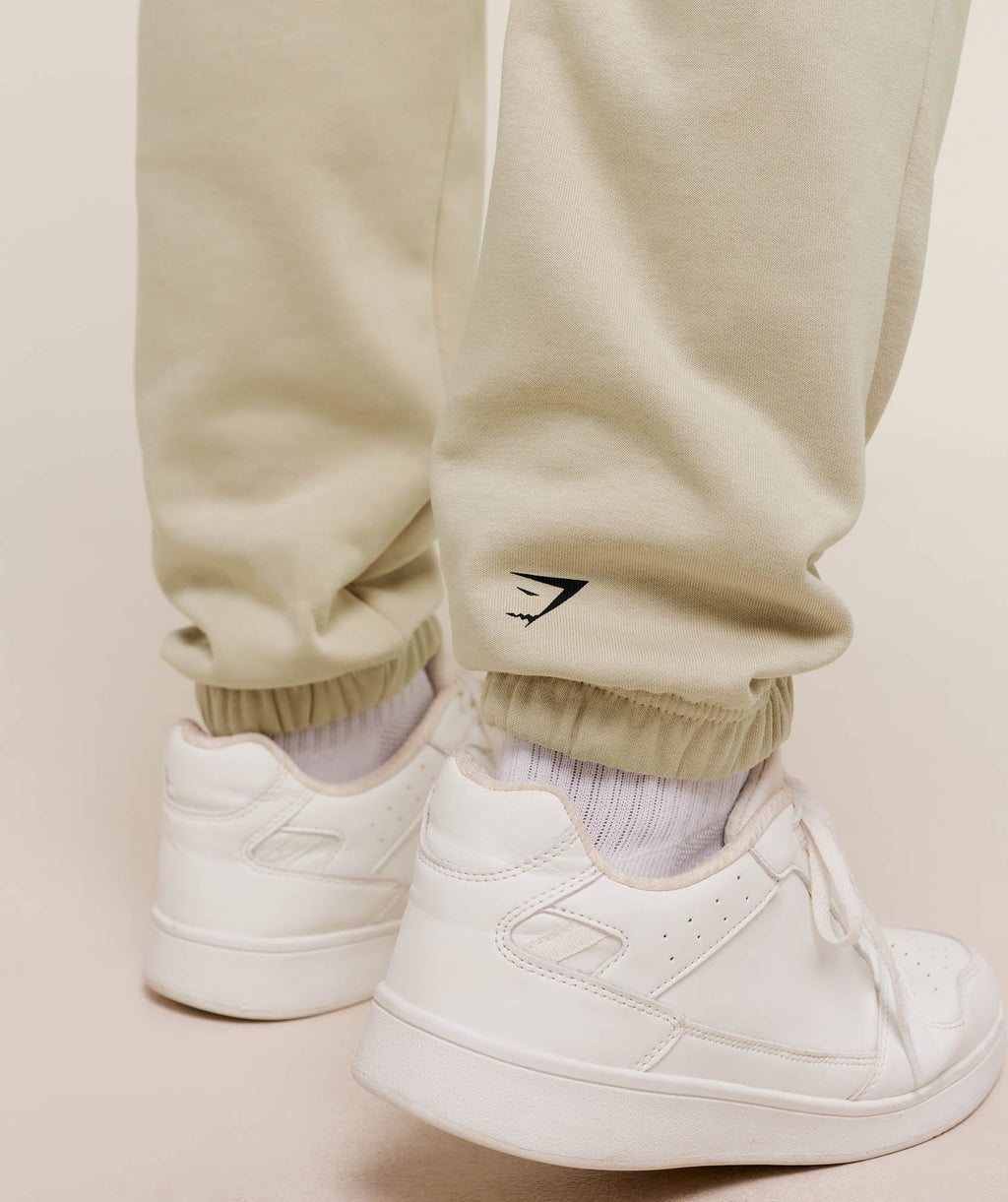 gymshark-2012-strength-joggers-pants-grey-aw25-1