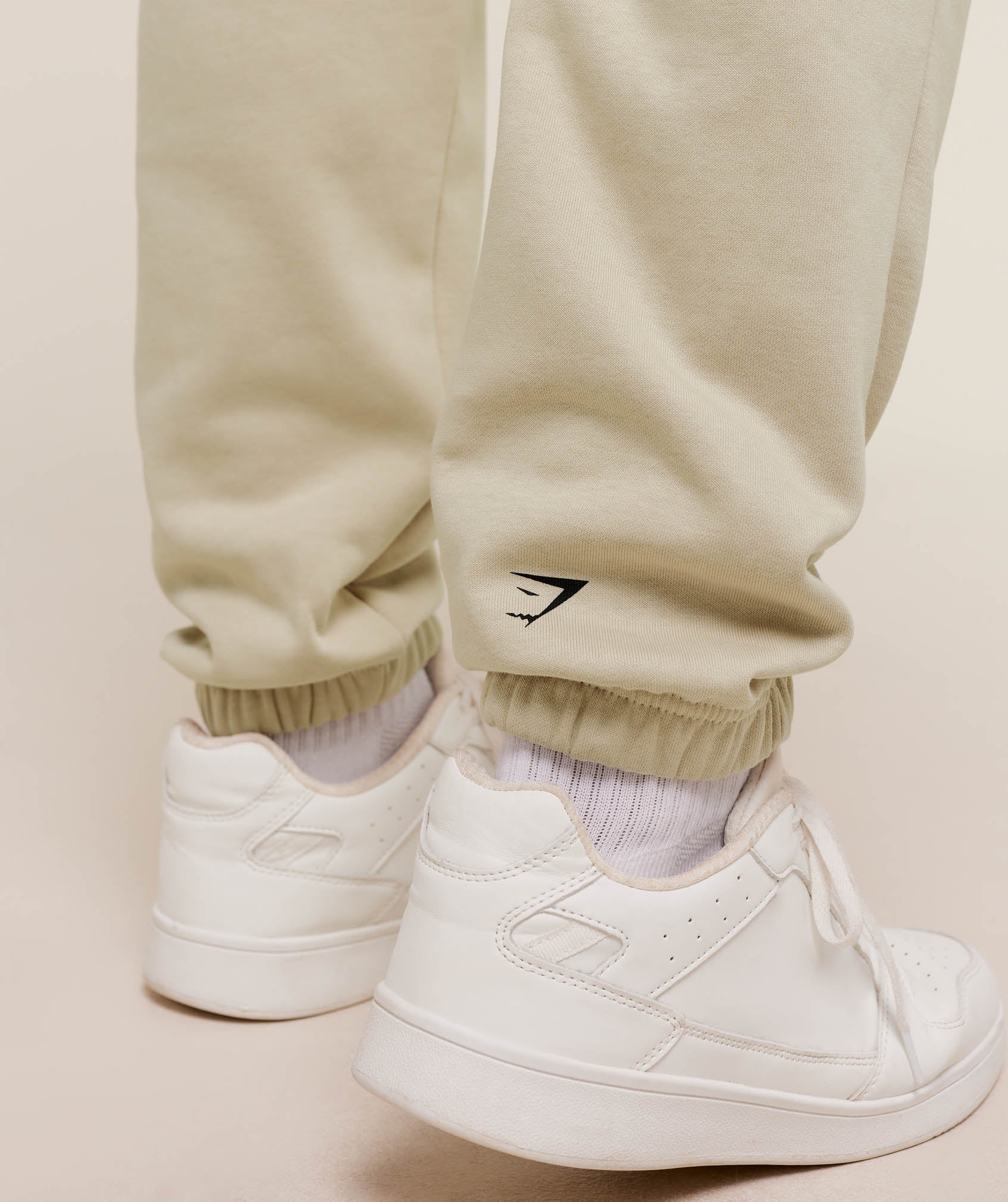 gymshark-2012-strength-joggers-pants-grey-aw25-1