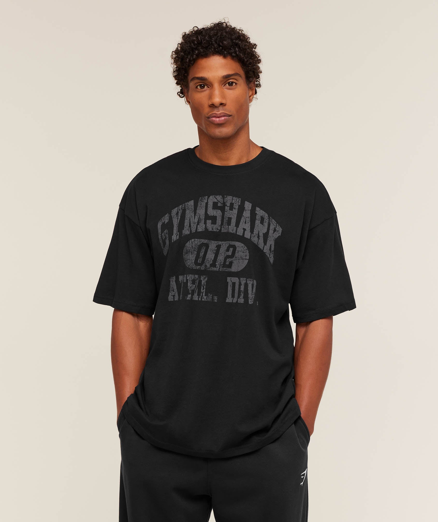 gymshark-athletic-division-graphic-t-shirt-ss-tops-black-ss26