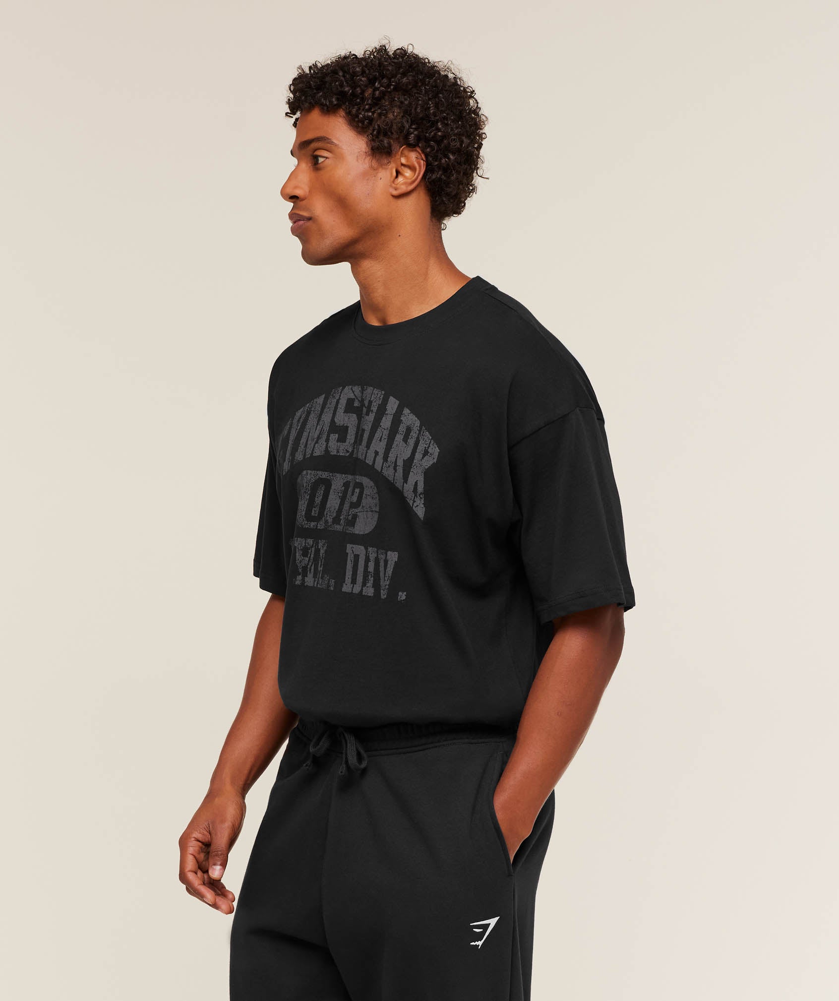 gymshark-athletic-division-graphic-t-shirt-ss-tops-black-ss26