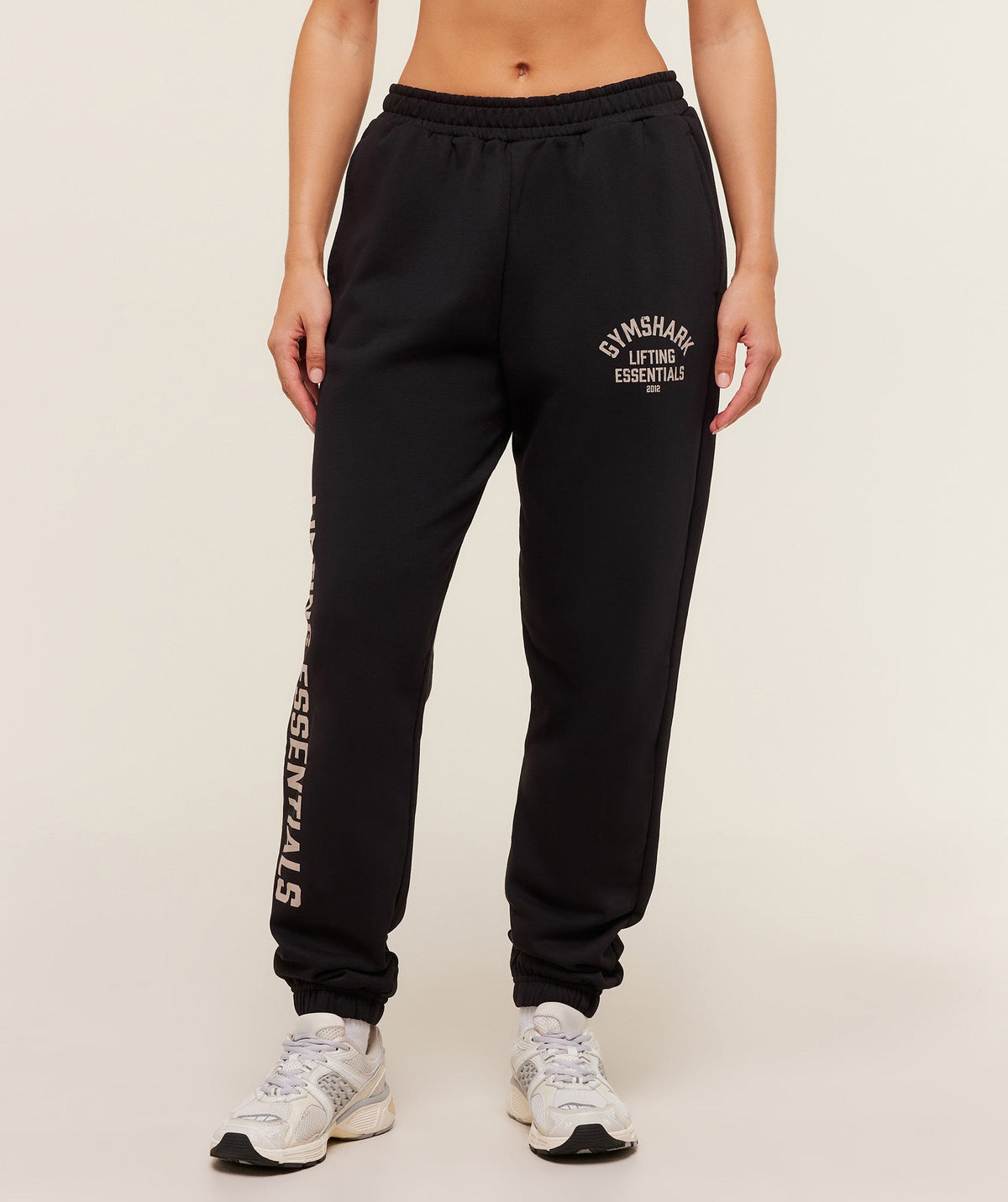 gymshark-lifting-essentials-joggers-pants-black-aw25-7