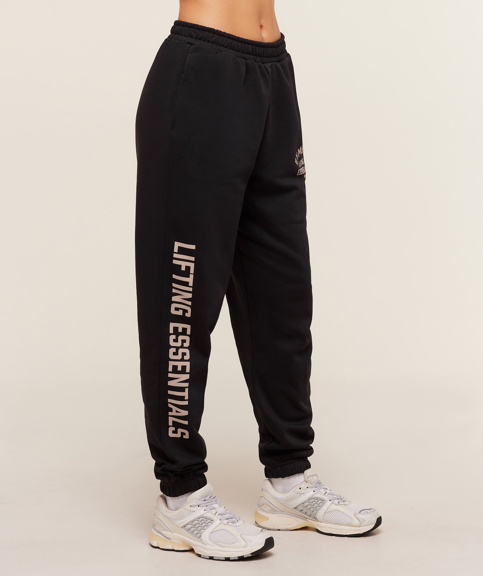 gymshark-lifting-essentials-joggers-pants-black-aw25-7