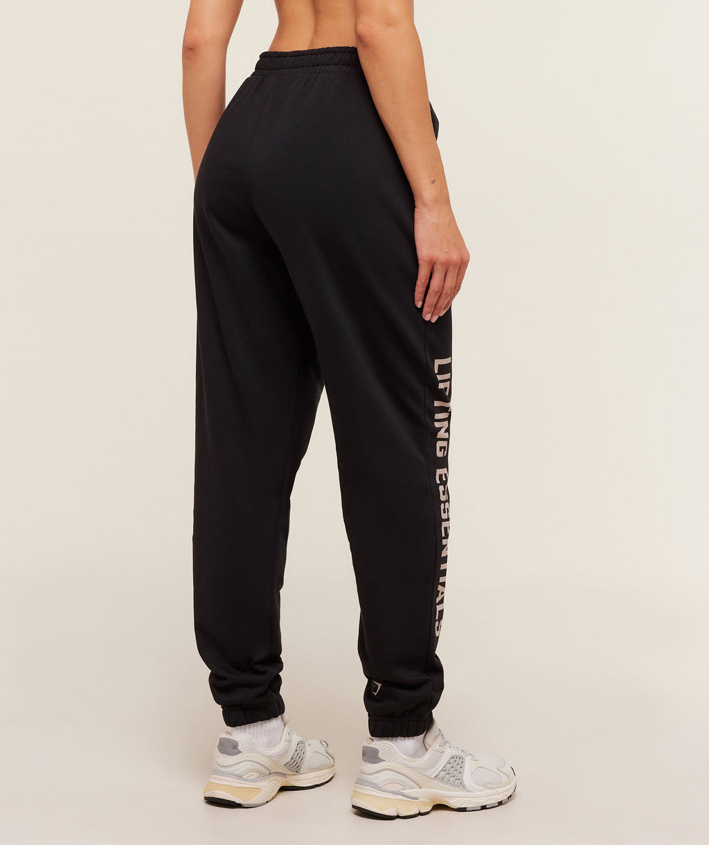 gymshark-lifting-essentials-joggers-pants-black-aw25-7