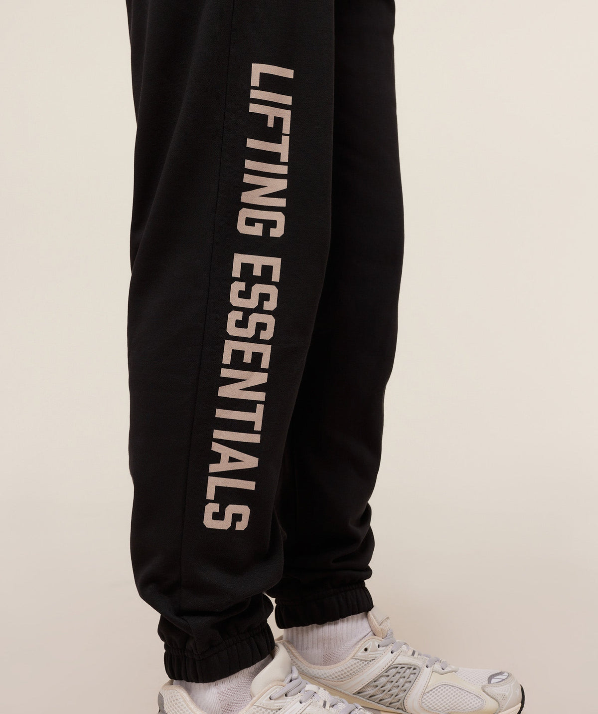 gymshark-lifting-essentials-joggers-pants-black-aw25-7