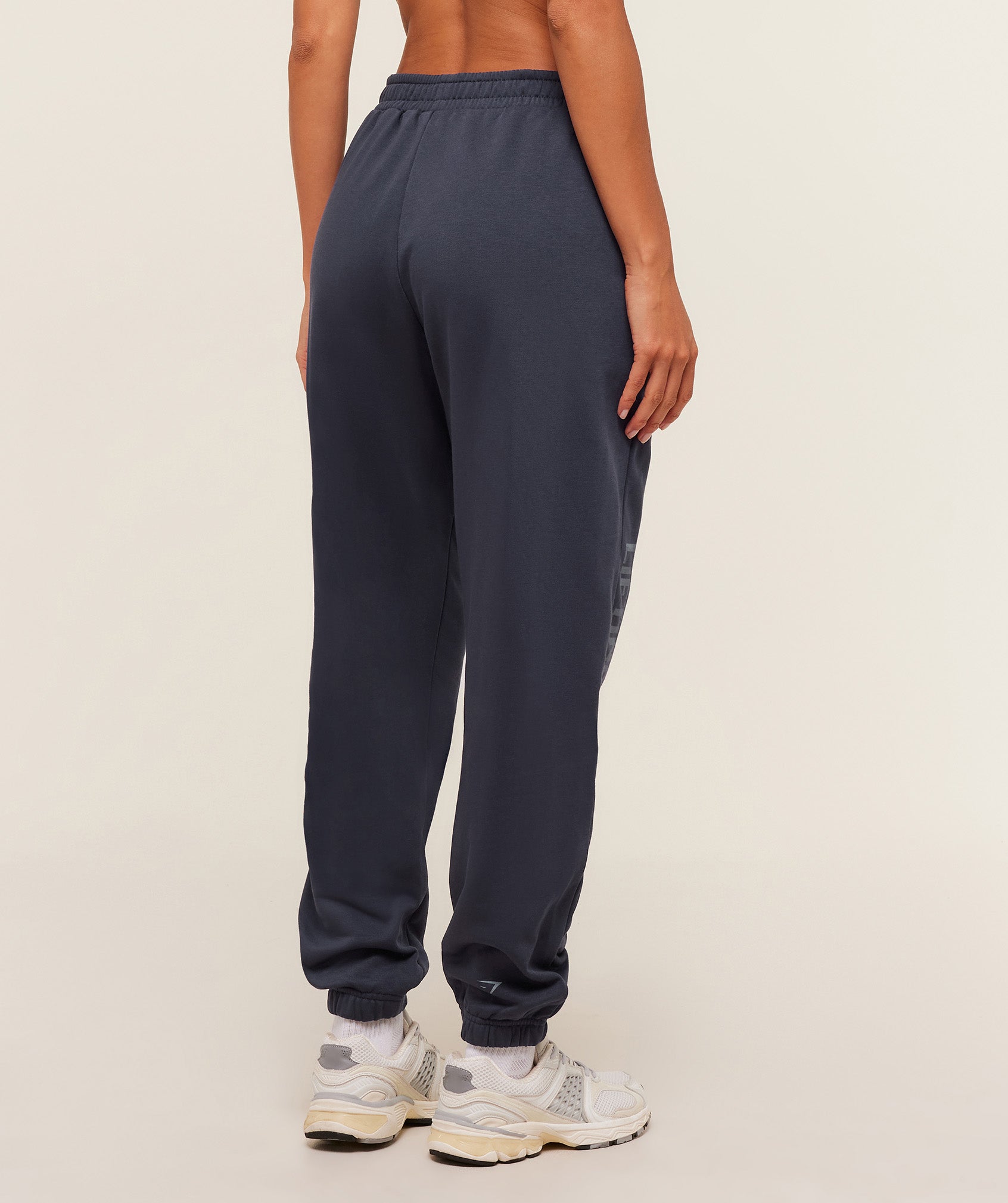 gymshark-lifting-essentials-joggers-pants-blue-aw25
