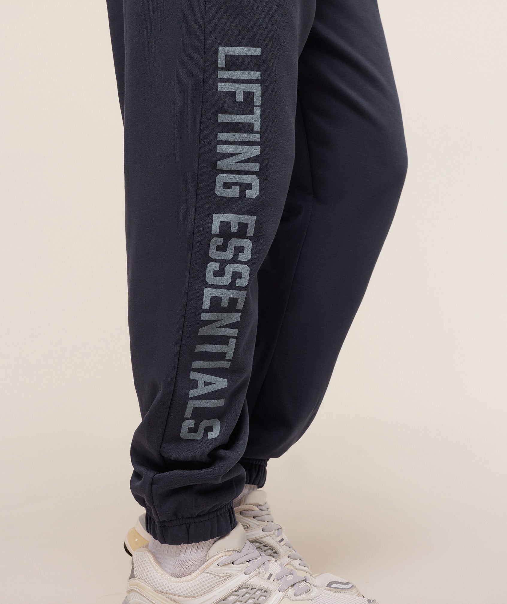 gymshark-lifting-essentials-joggers-pants-blue-aw25