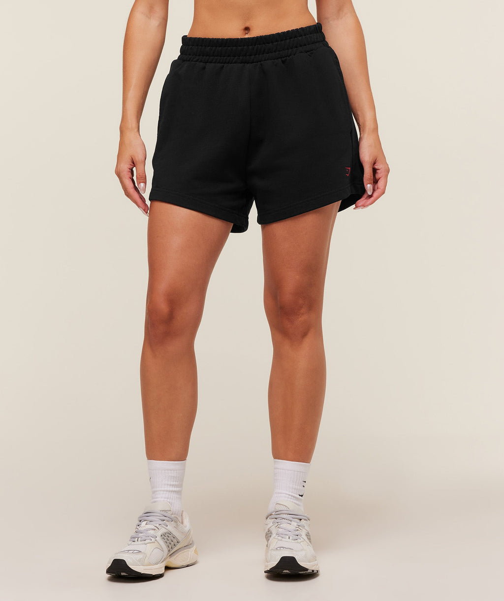 gymshark-collegiate-graphic-short-shorts-black-aw25