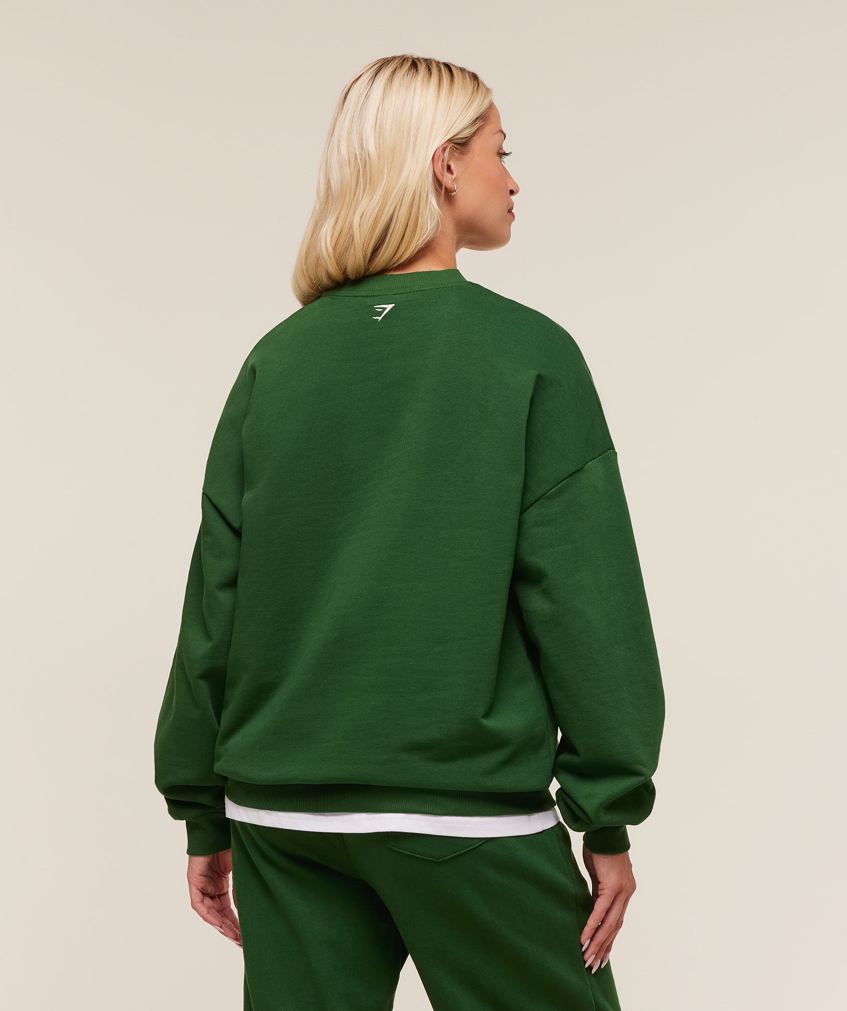 gymshark-collegiate-graphic-crew-neck-pullover-pullovers-green-aw25