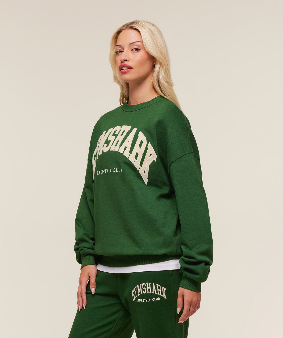 gymshark-collegiate-graphic-crew-neck-pullover-pullovers-green-aw25
