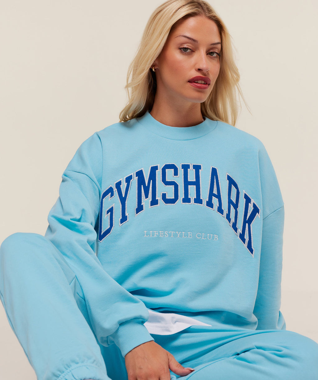 gymshark-collegiate-graphic-crew-neck-pullover-pullovers-blue-aw25