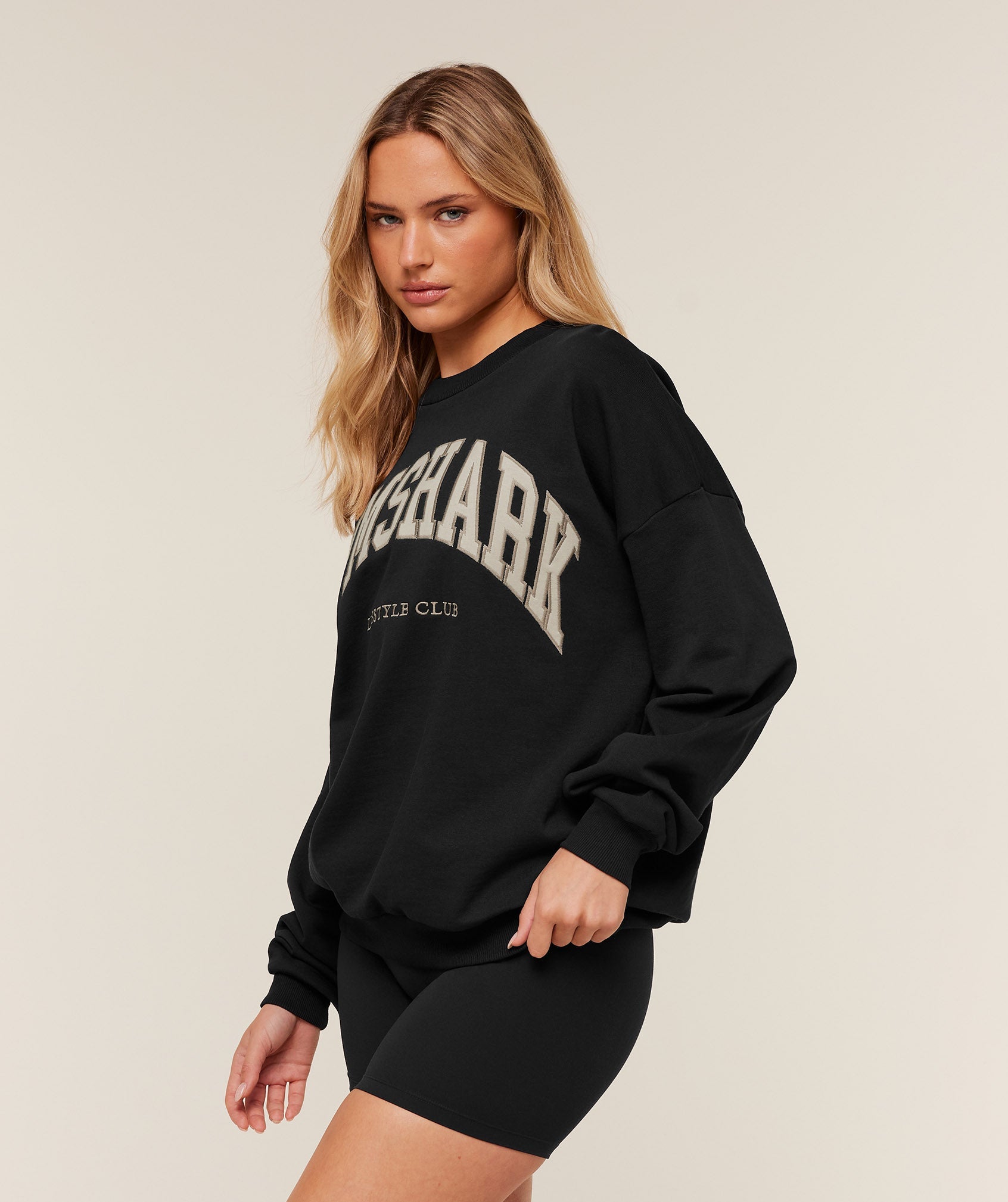 gymshark-collegiate-graphic-crew-neck-pullover-pullovers