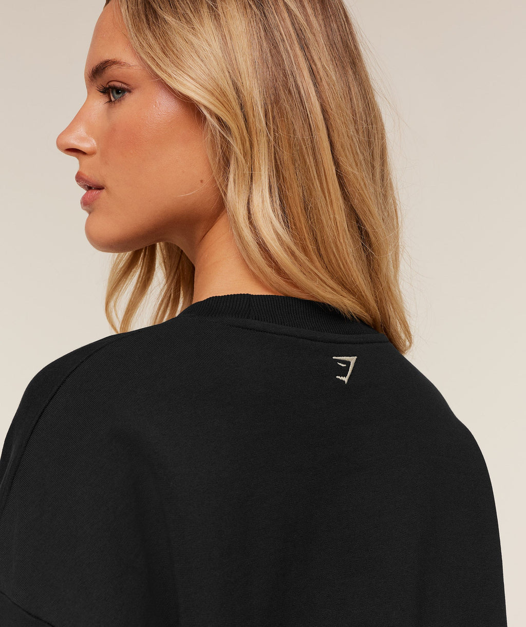 gymshark-collegiate-graphic-crew-neck-pullover-pullovers