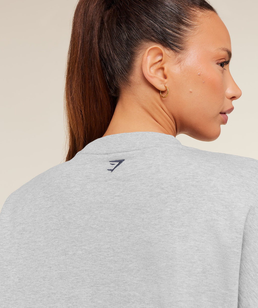 gymshark-collegiate-graphic-crew-neck-pullover-pullovers-grey-aw25