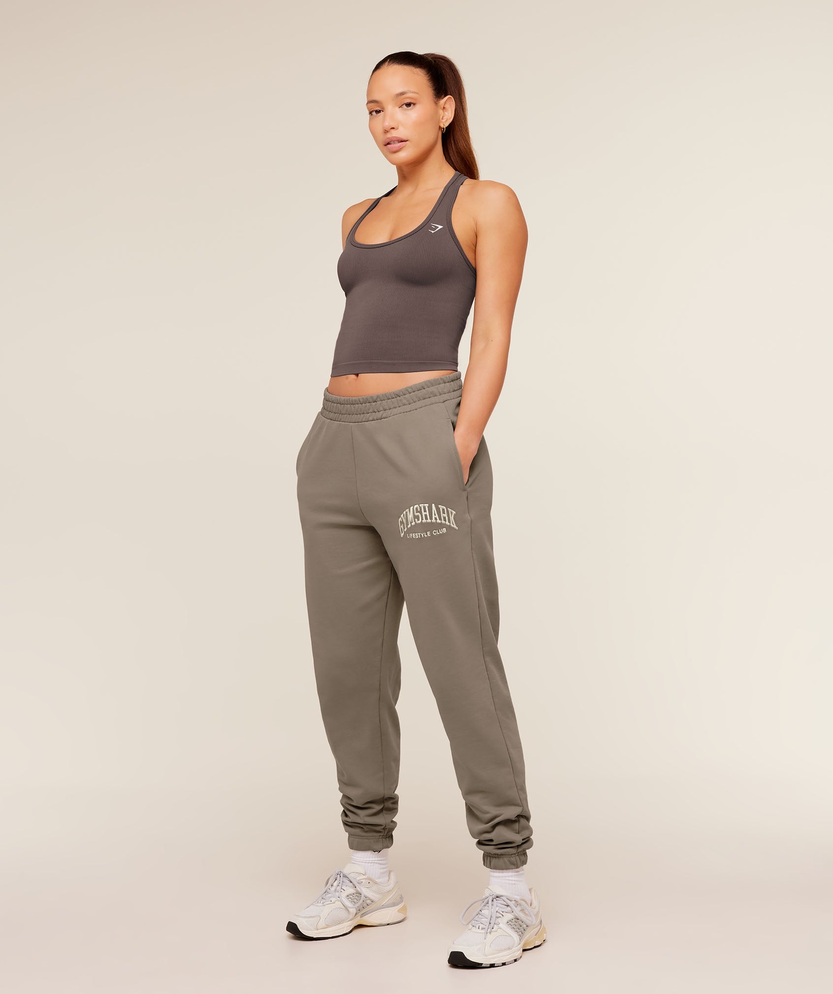 gymshark-collegiate-graphic-joggers-pants-brown-aw25