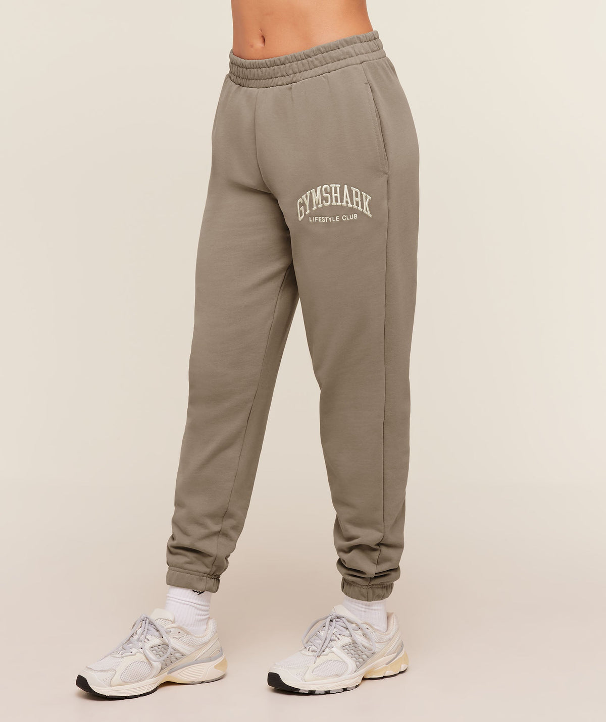 gymshark-collegiate-graphic-joggers-pants-brown-aw25