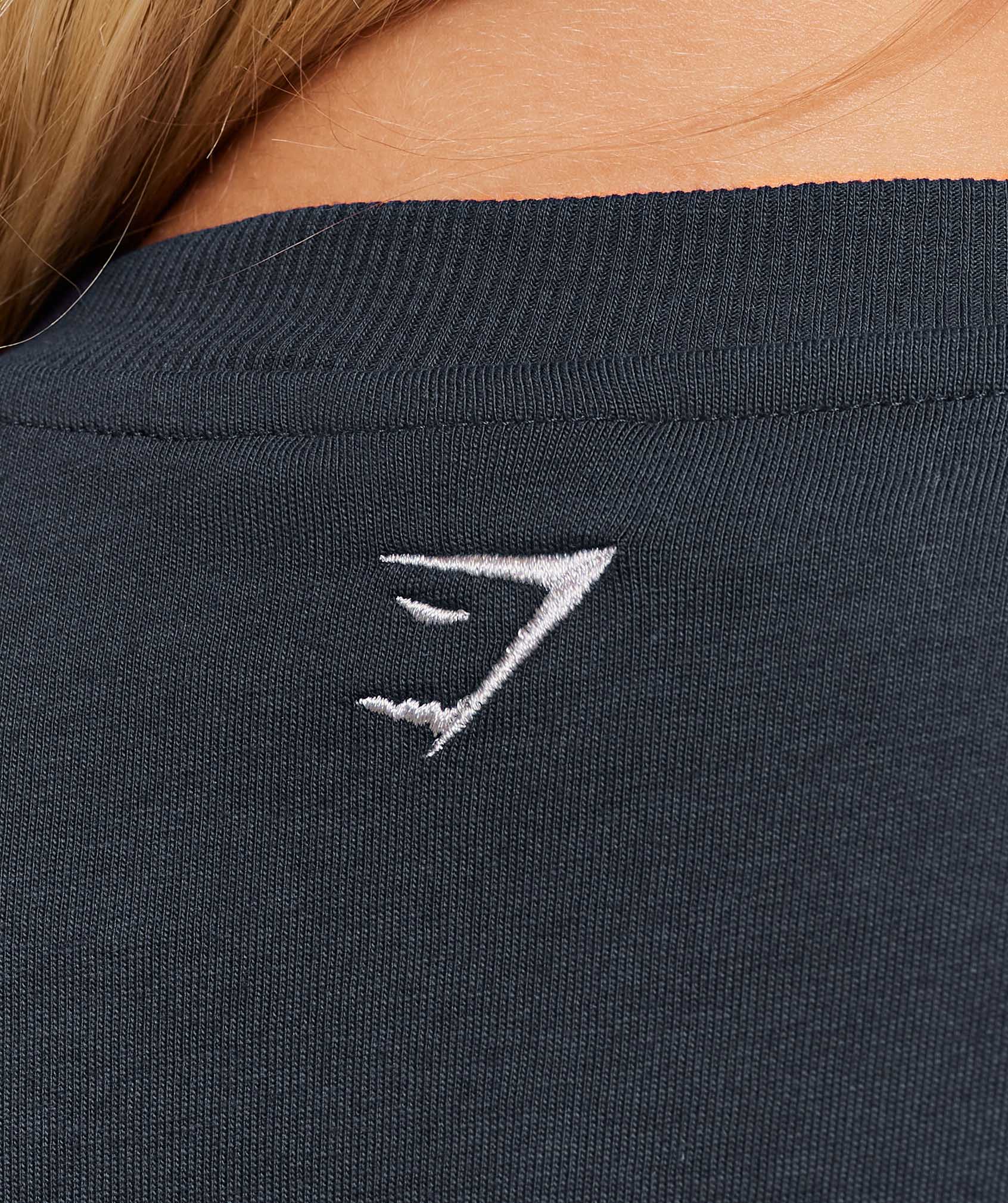 gymshark-collegiate-graphic-long-sleeve-t-shirt-ls-tops-blue-aw25