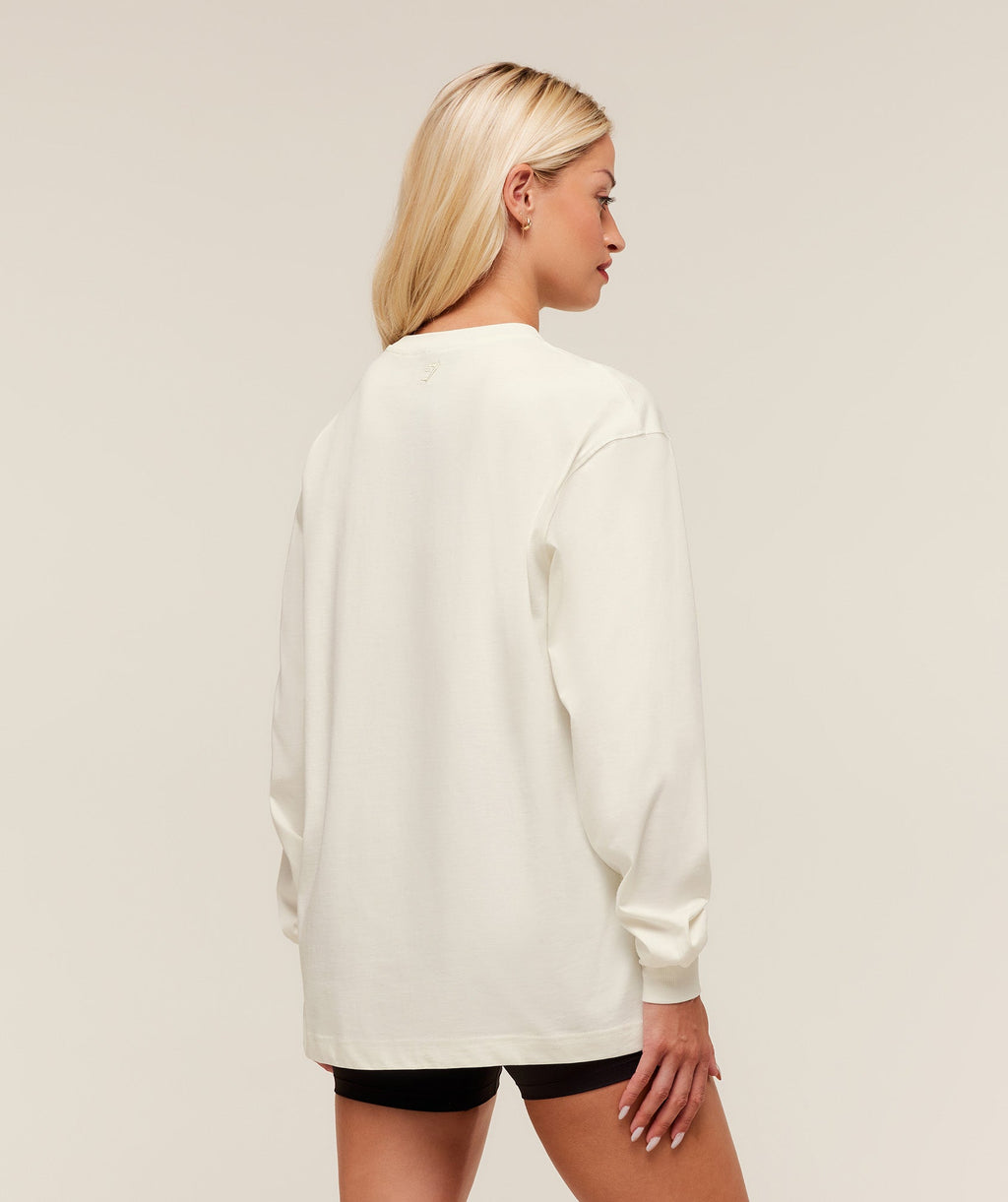gymshark-collegiate-graphic-long-sleeve-t-shirt-ls-tops-white-aw25