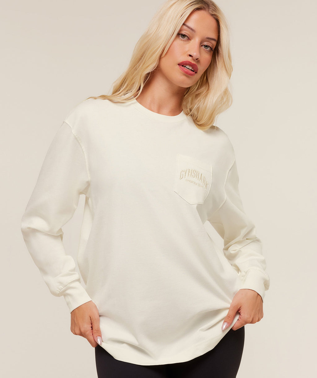 gymshark-collegiate-graphic-long-sleeve-t-shirt-ls-tops-white-aw25