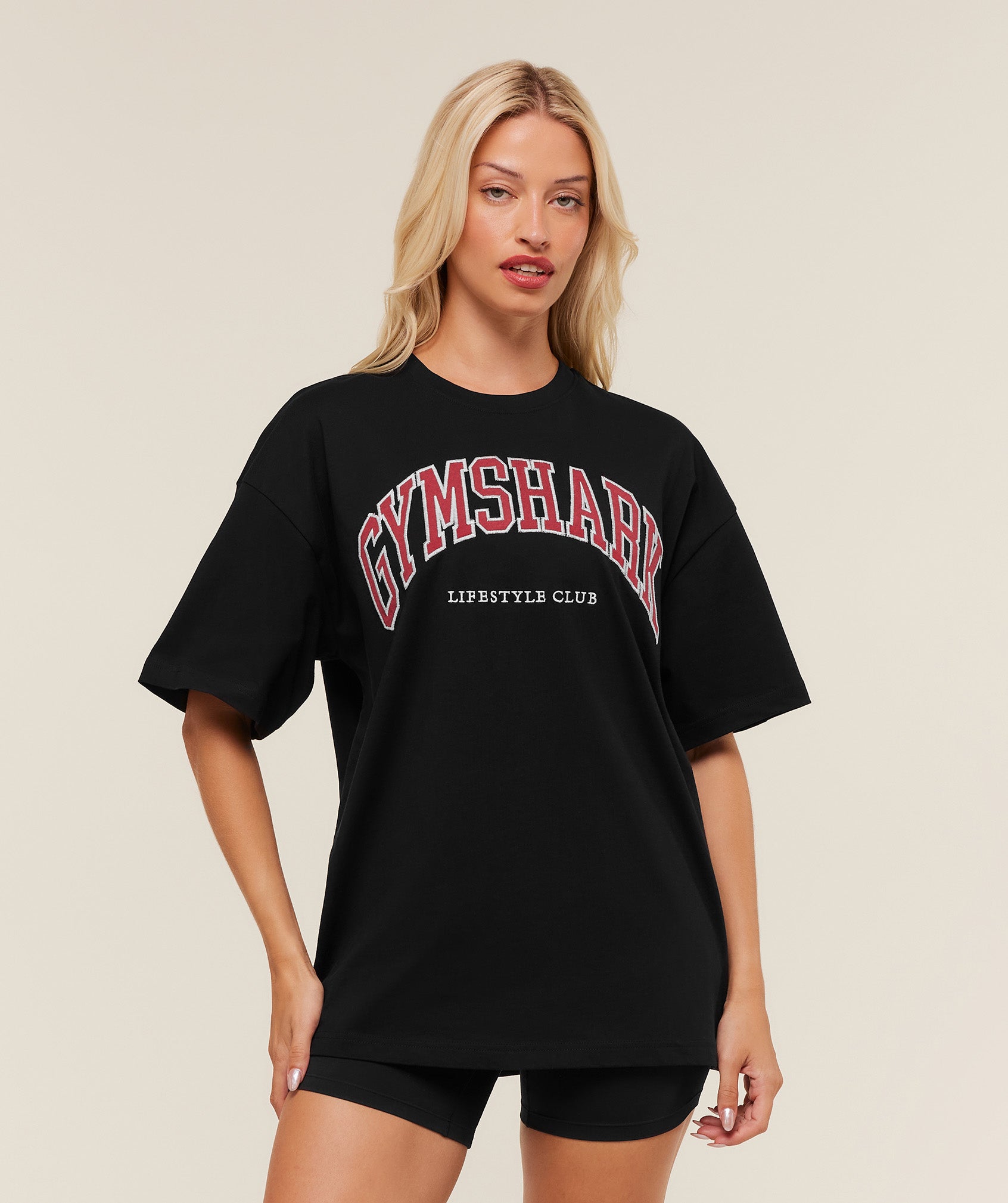 gymshark-collegiate-graphic-t-shirt-ss-tops-black-aw25