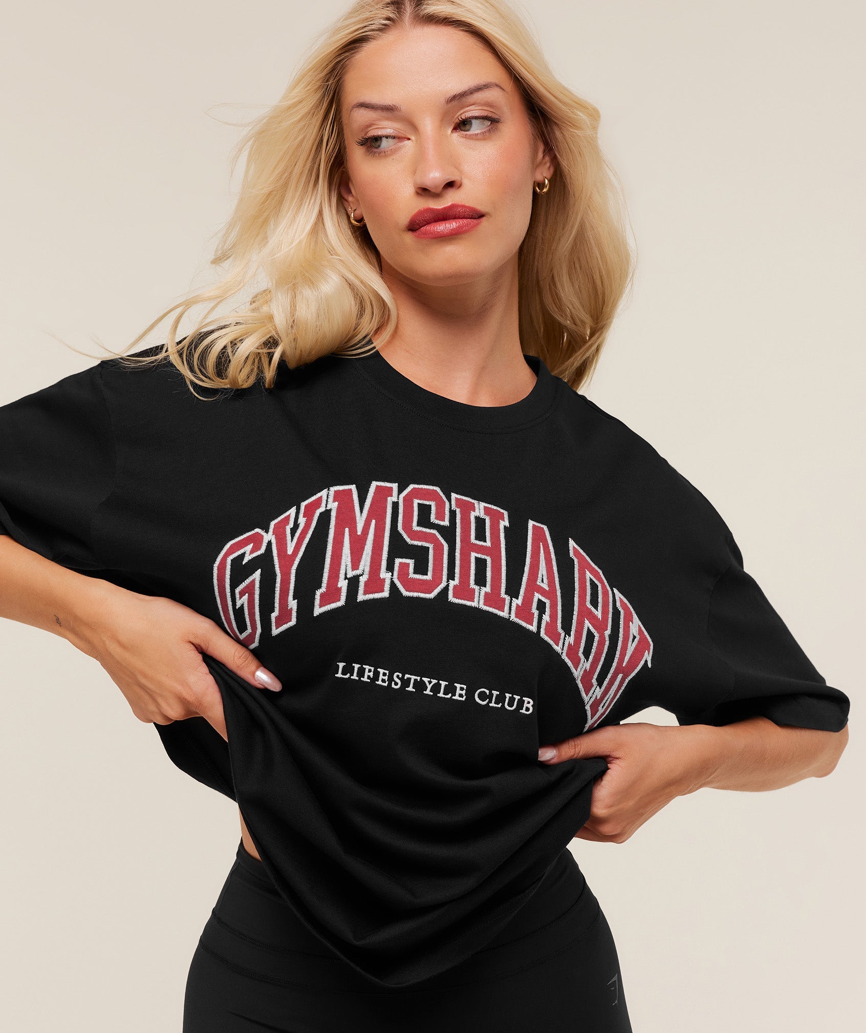 gymshark-collegiate-graphic-t-shirt-ss-tops-black-aw25