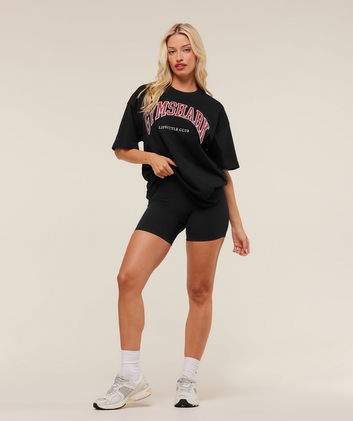 gymshark-collegiate-graphic-t-shirt-ss-tops-black-aw25