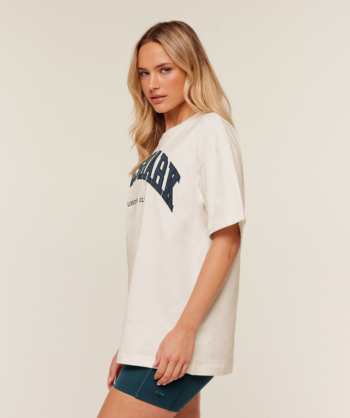 gymshark-collegiate-graphic-t-shirt-ss-tops-white-ss26
