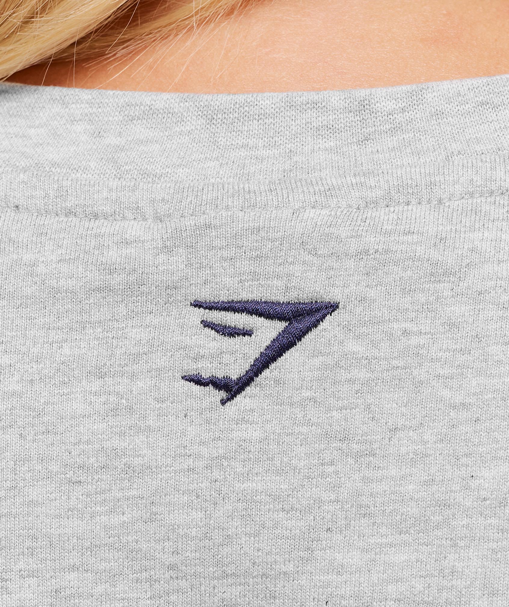 gymshark-collegiate-graphic-t-shirt-ss-tops-grey-aw25