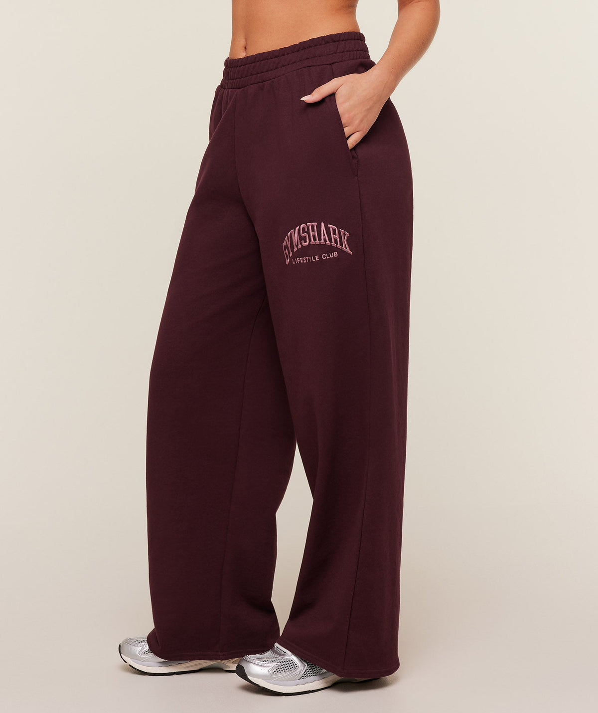 gymshark-collegiate-graphic-straight-leg-jogger-pants-brown-ss26
