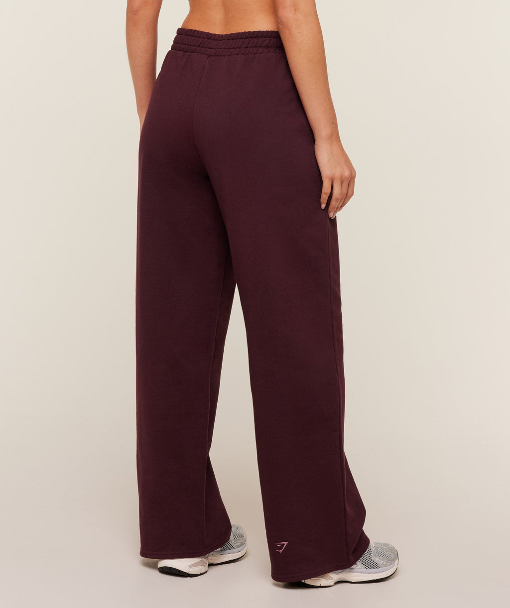 gymshark-collegiate-graphic-straight-leg-jogger-pants-brown-ss26