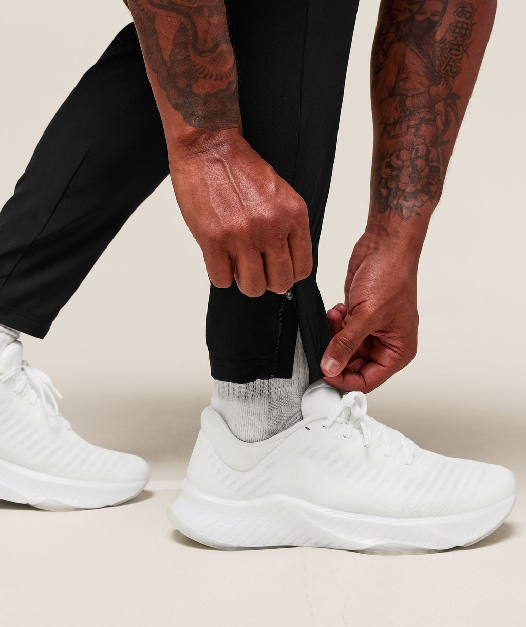 gymshark-hybrid-athlete-woven-joggers-pants-black-ss25