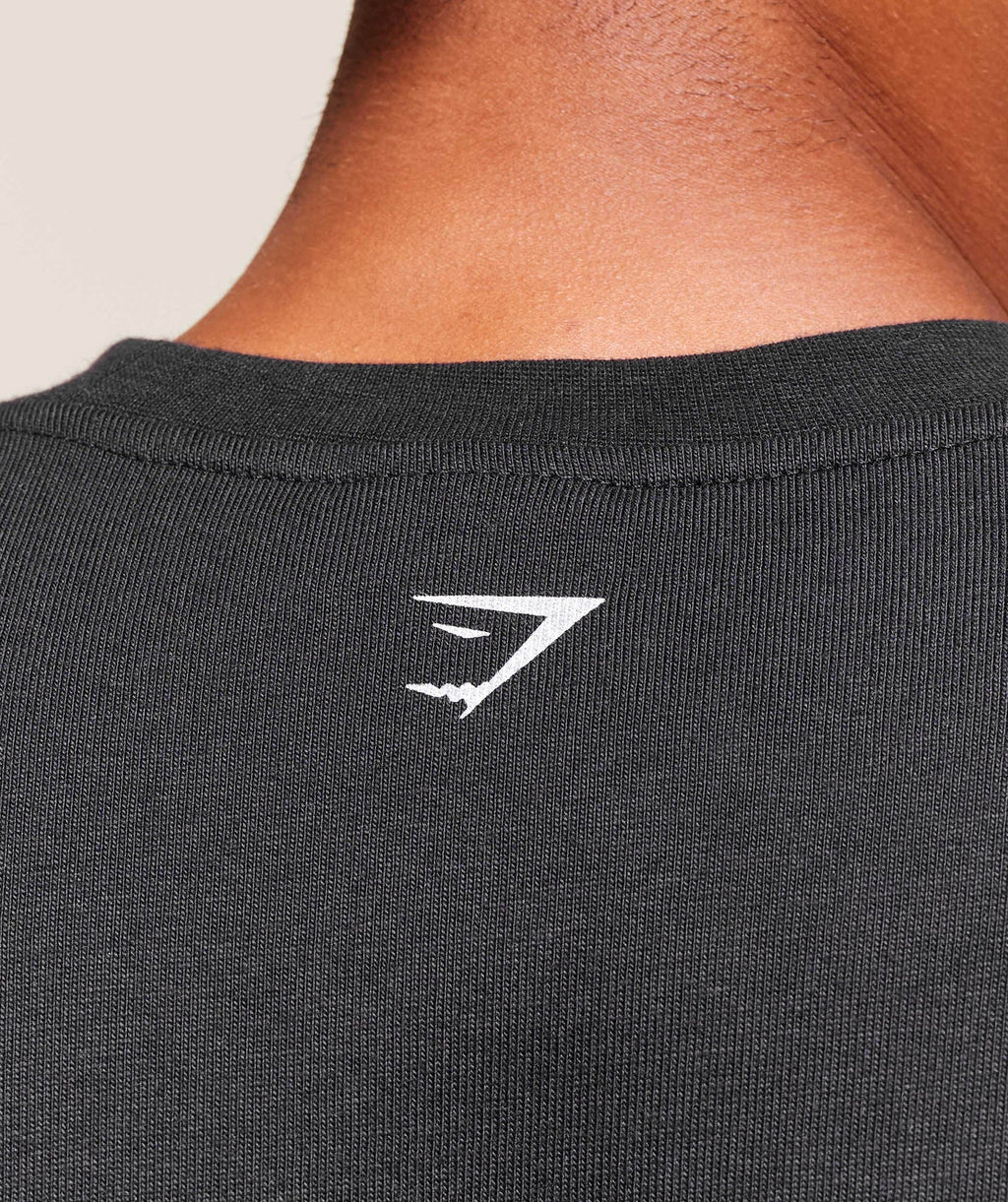 gymshark-eagle-graphic-t-shirt-ss-tops-black-aw25