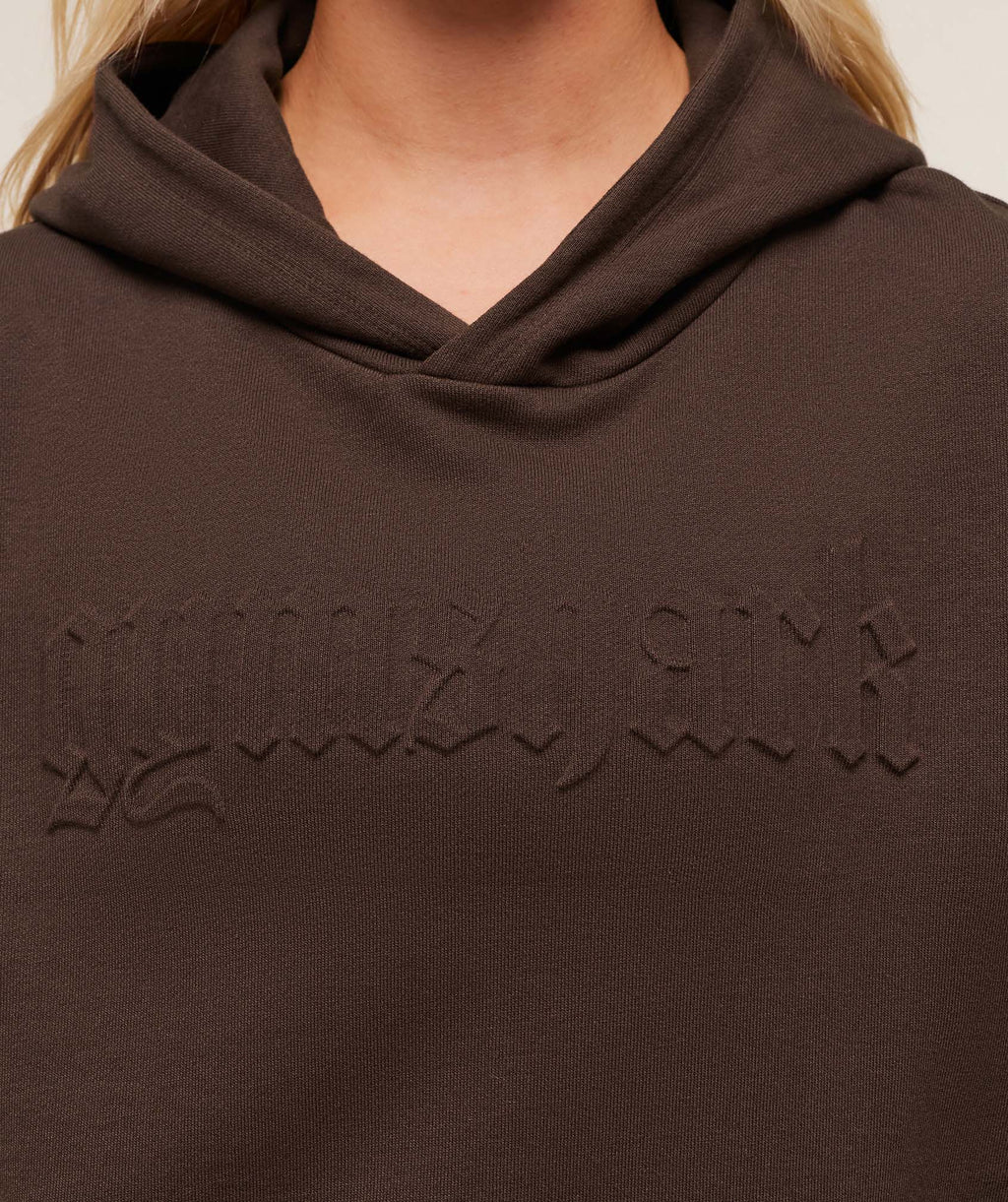 gymshark-embossed-graphic-oversized-hoodie-pullovers-brown-aw25