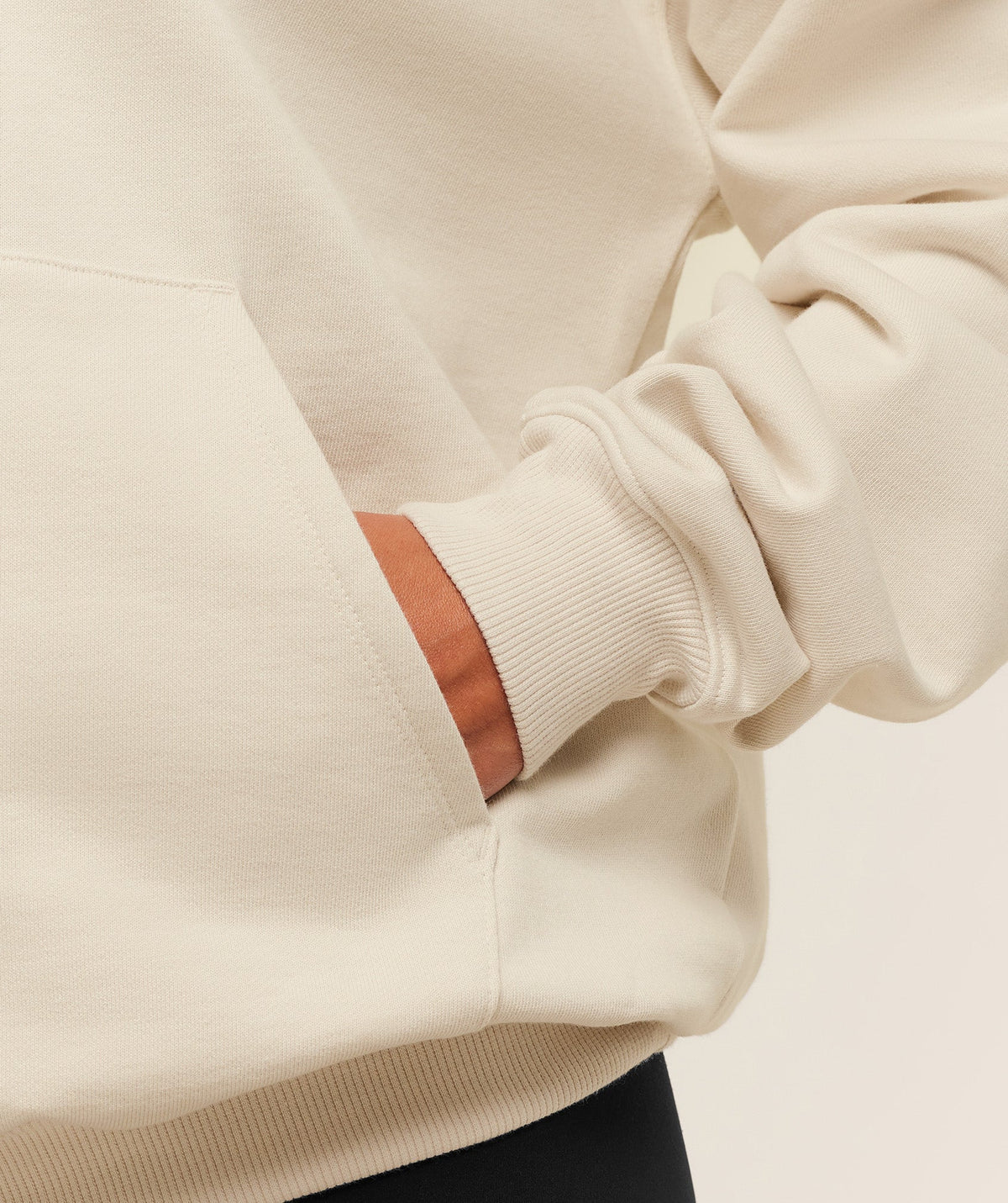 gymshark-embossed-graphic-oversized-hoodie-pullovers-white-aw25