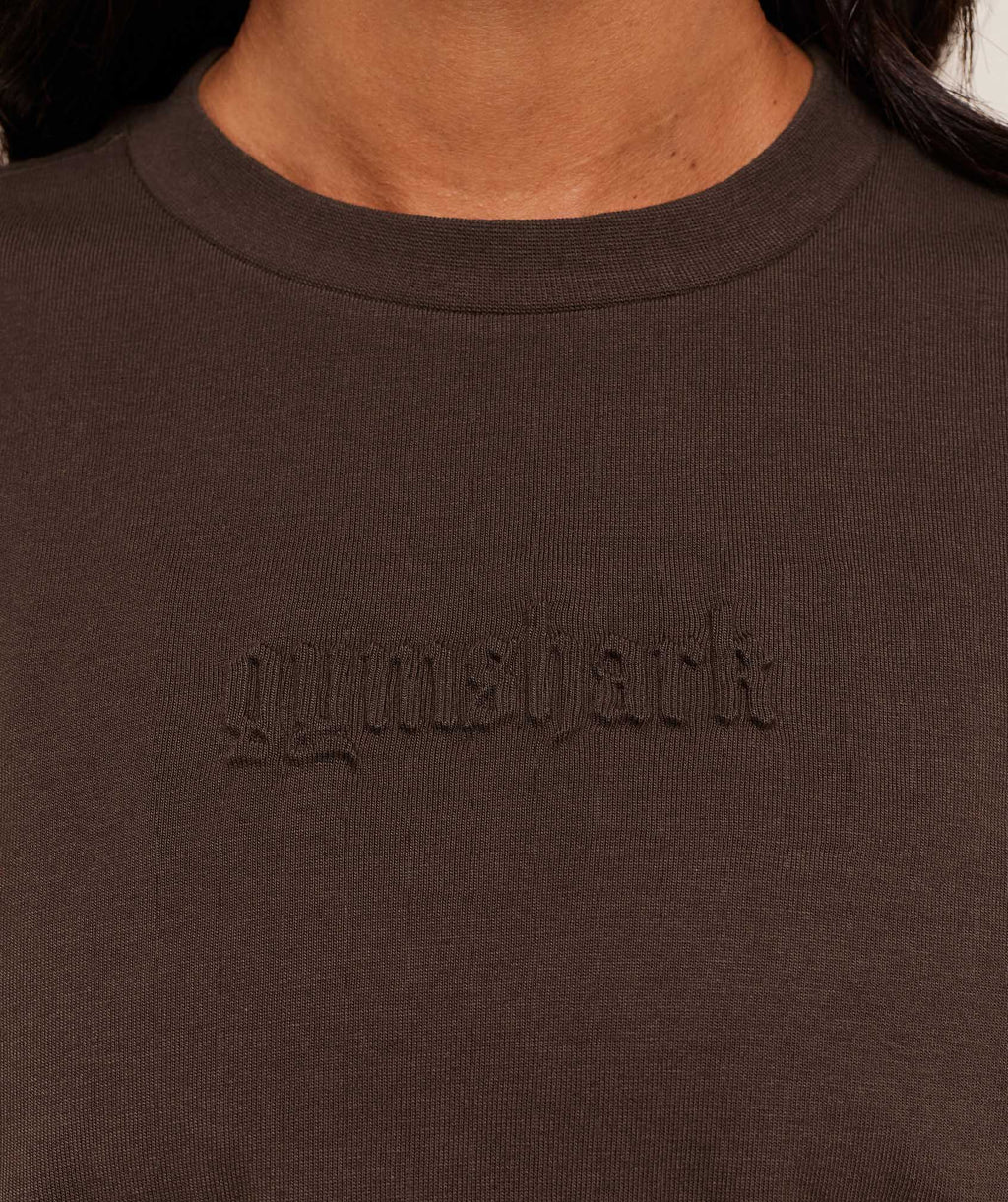 gymshark-embossed-graphic-oversized-t-shirt-ss-tops-brown-aw25