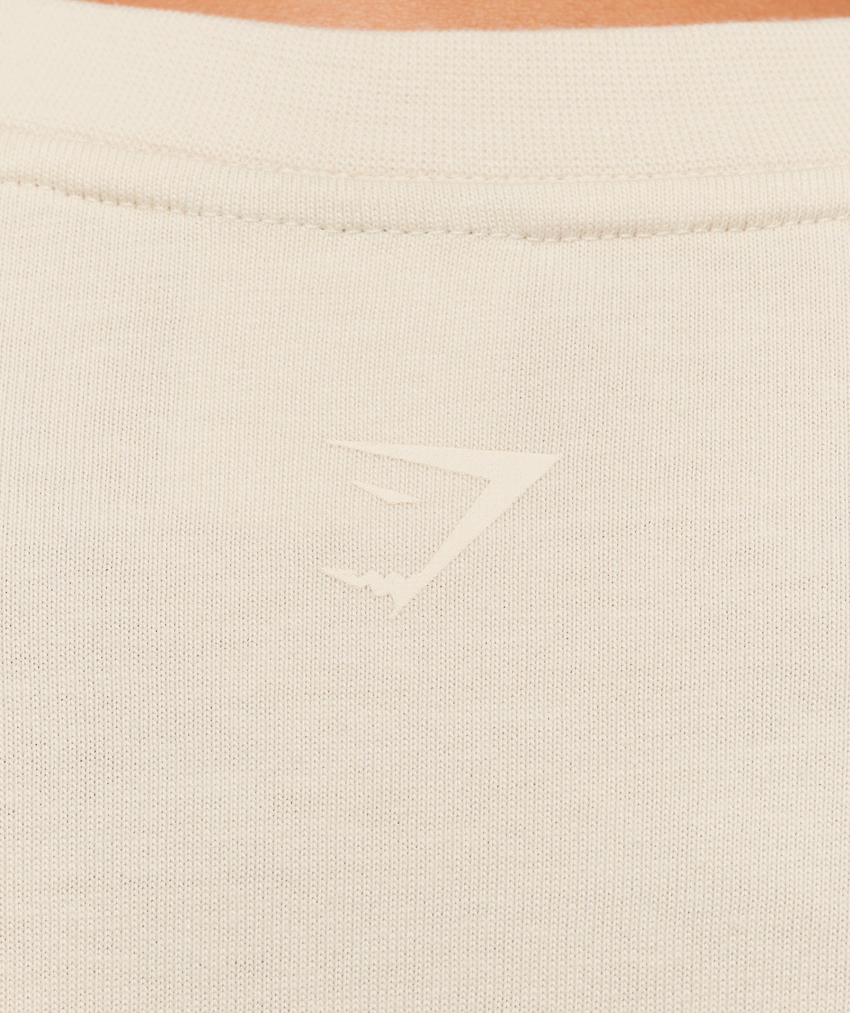 gymshark-embossed-graphic-oversized-t-shirt-ss-tops-white-aw25