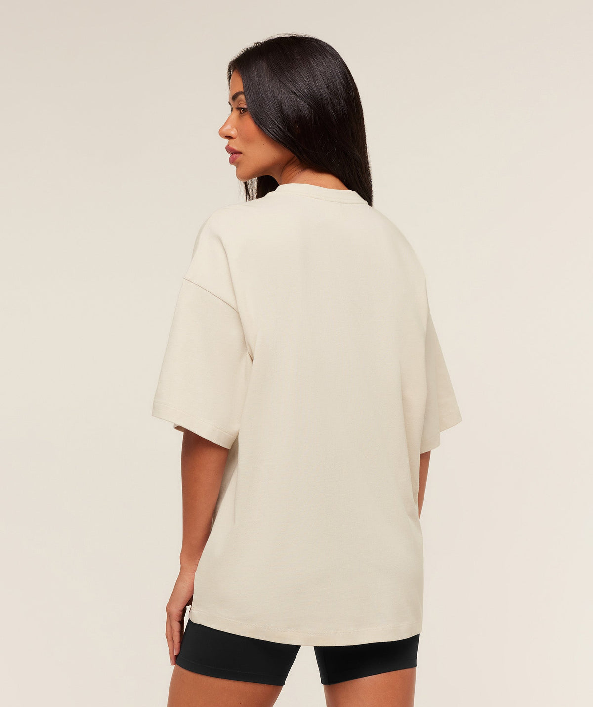 gymshark-embossed-graphic-oversized-t-shirt-ss-tops-white-aw25
