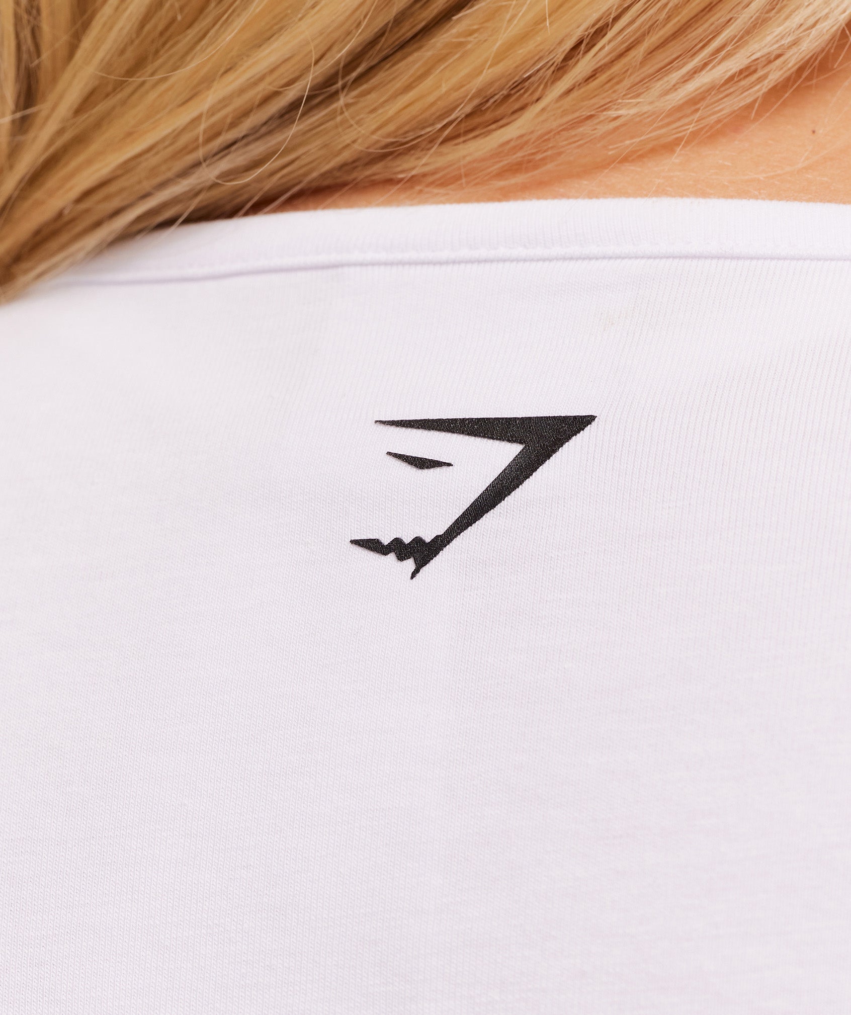gymshark-embroidered-logo-crop-top-crop-tops-white-aw25