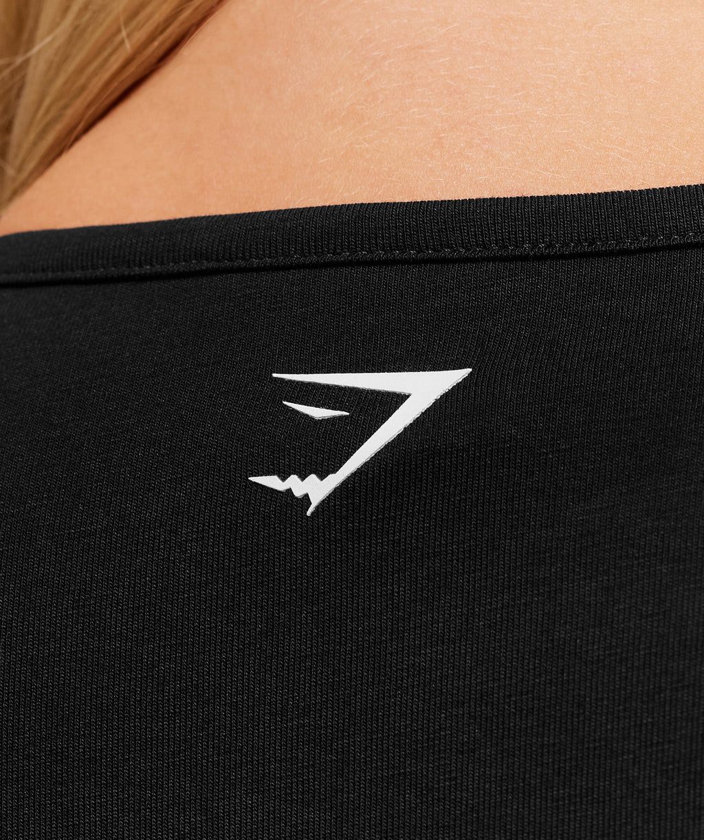 gymshark-embroidered-logo-crop-top-crop-tops-black-aw25