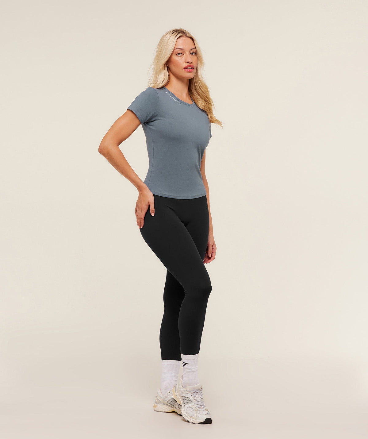 gymshark-embroidered-logo-crop-top-crop-tops-blue-aw25