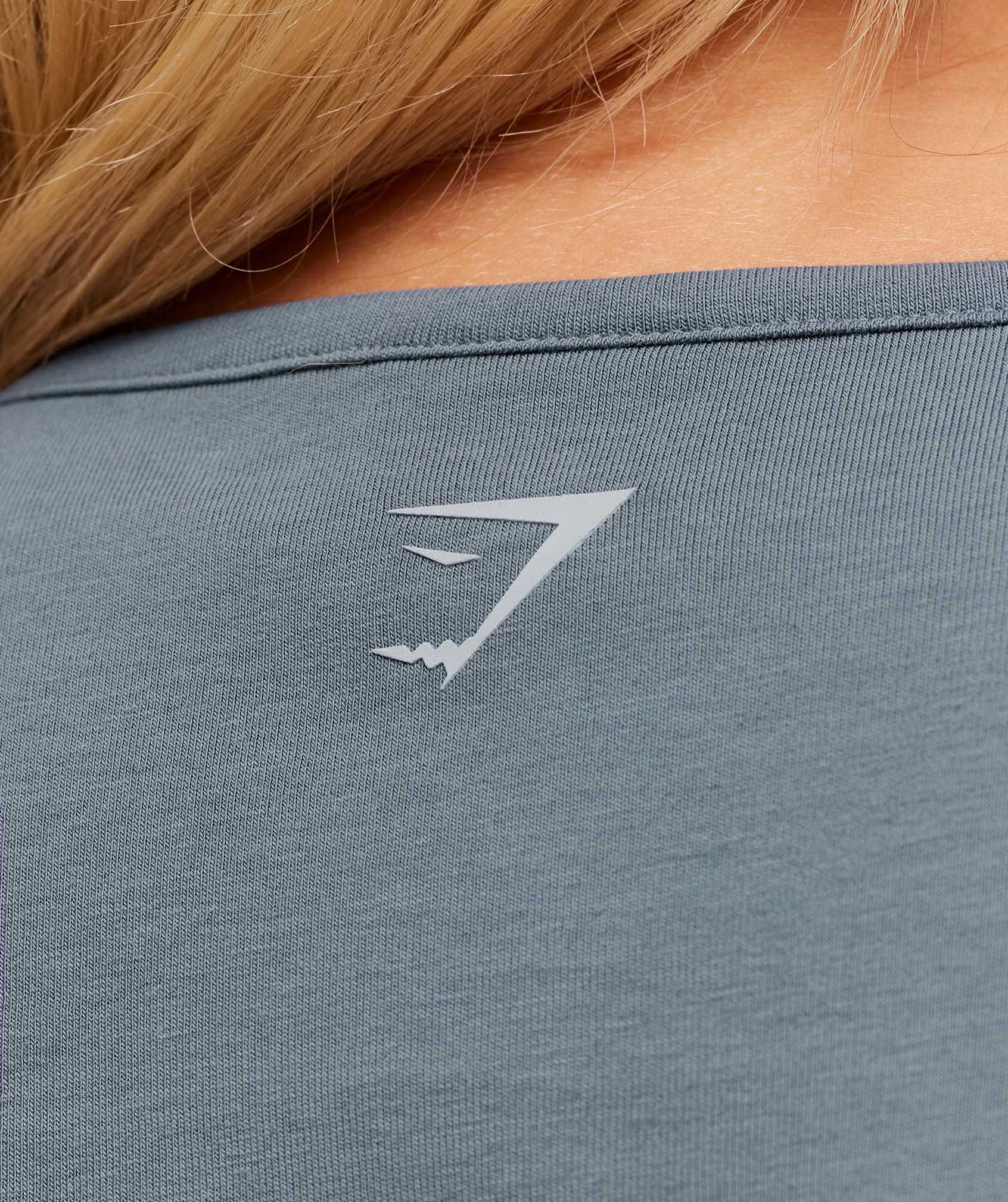 gymshark-embroidered-logo-crop-top-crop-tops-blue-aw25