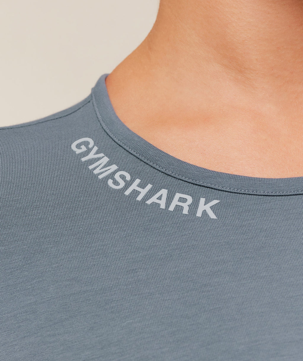 gymshark-embroidered-logo-crop-top-crop-tops-blue-aw25