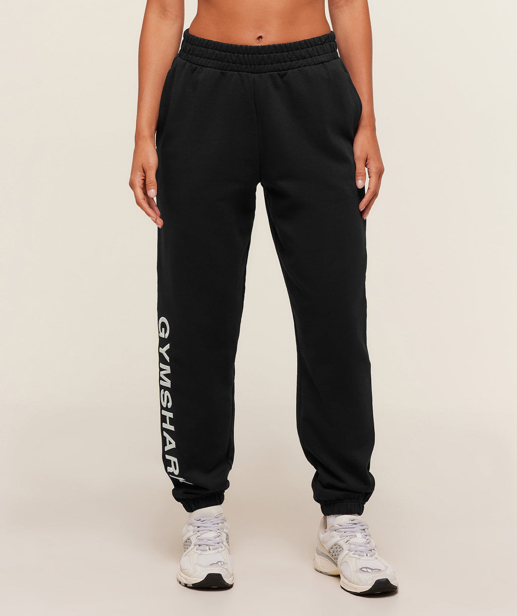 gymshark-embroidered-logo-joggers-pants-black-aw25