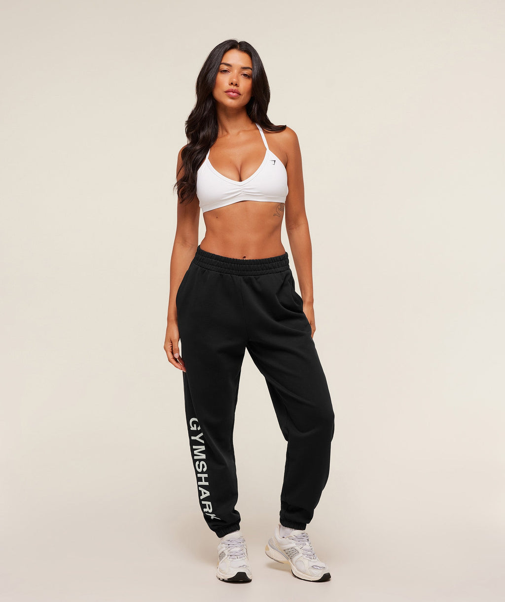 gymshark-embroidered-logo-joggers-pants-black-aw25